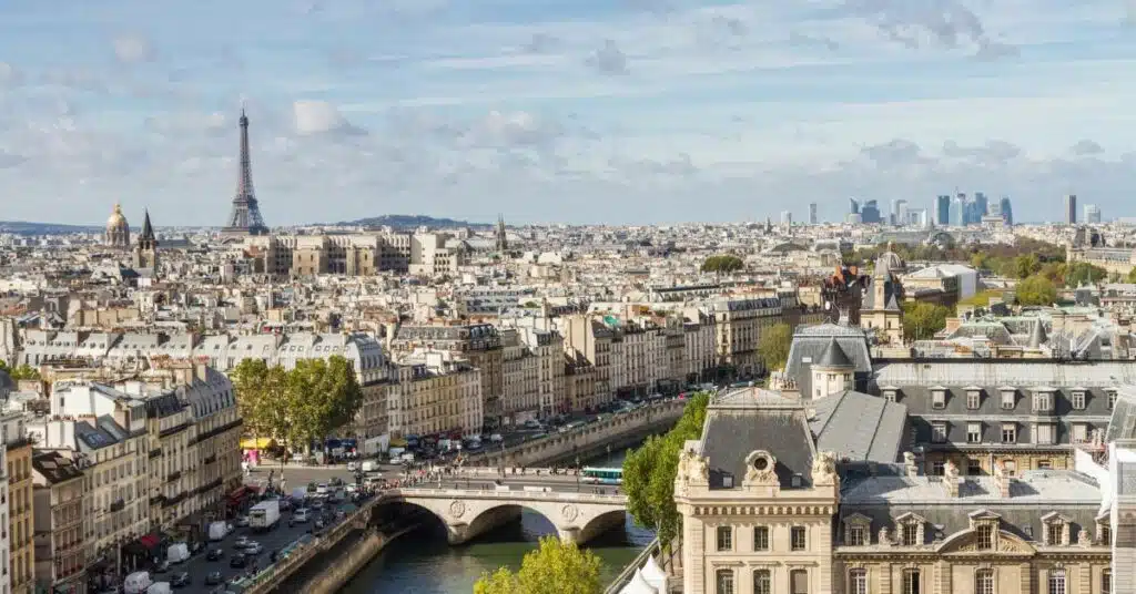 Paris Remote DepositPhotos