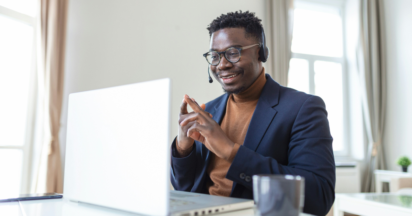 8 body language cues that instantly reveal whether someone is confident or insecure