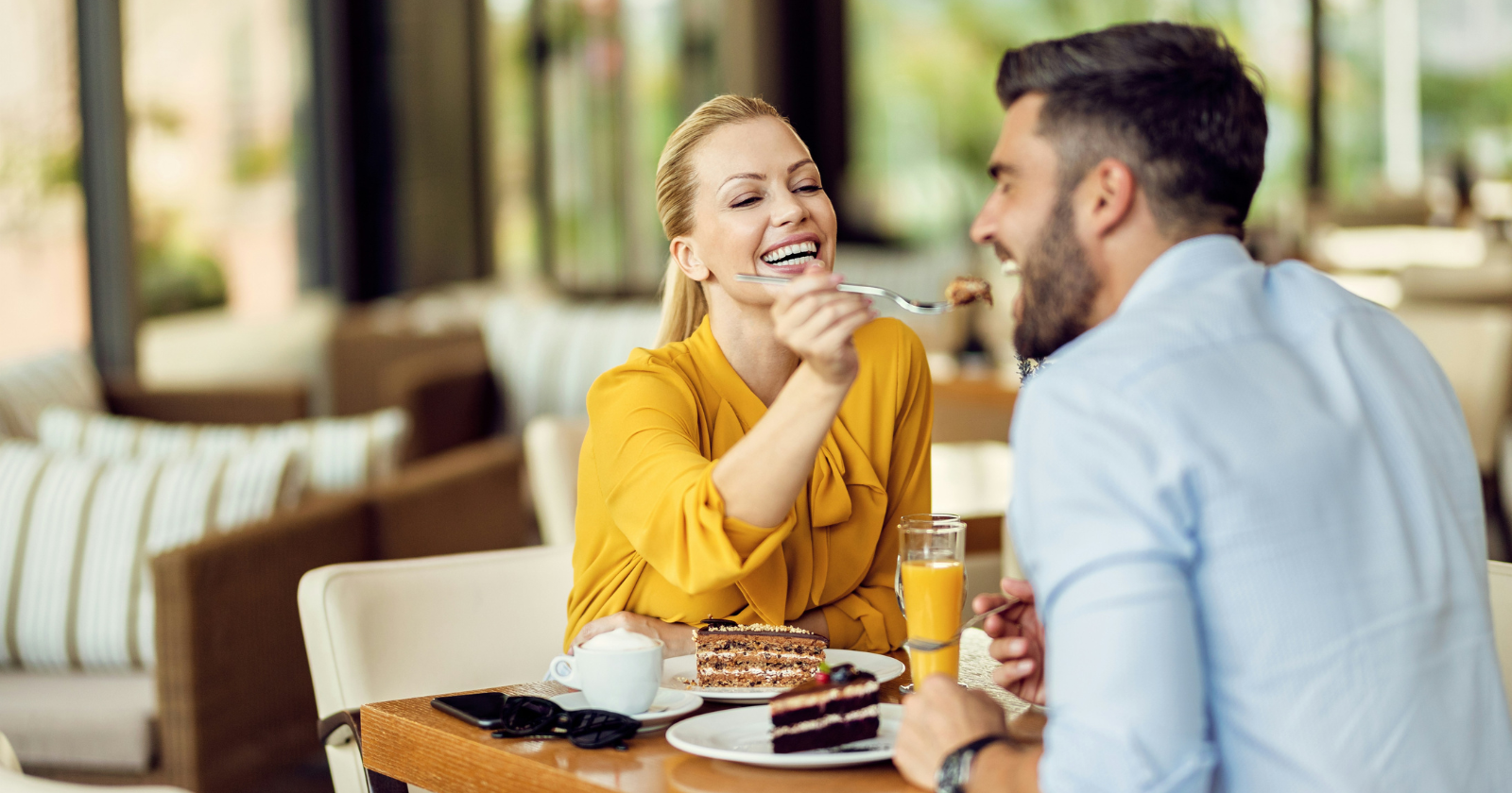 9 things lower middle class people still do at restaurants that wealthy families would never understand