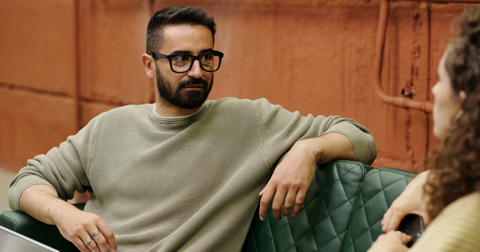 Psychology reveals the 6 conversation topics most often chosen by highly intelligent people—and what they avoid