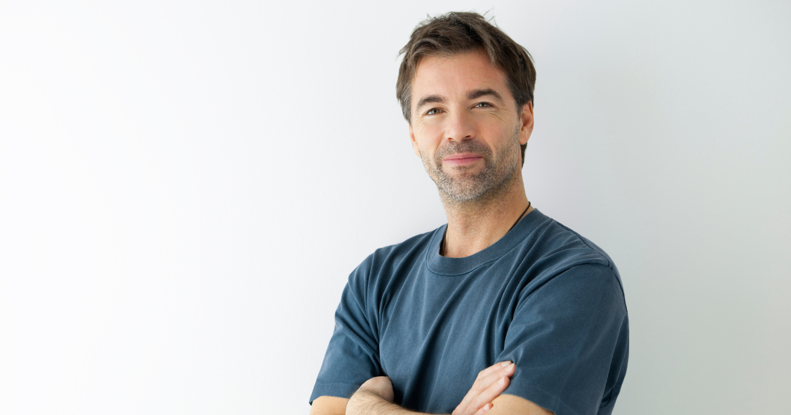 Psychology says the men who become genuinely successful aren’t the most driven, the most disciplined, or the most talented, they’re the ones who quietly stopped competing with everyone in the room a long time ago, and learned that the only person worth outworking was the version of themselves from twelve months back