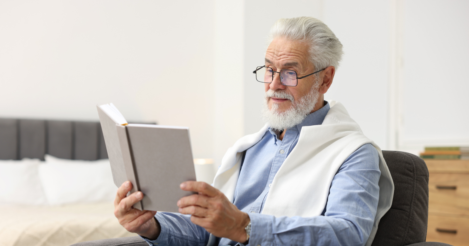 10 conversation topics that instantly reveal someone is a high-level thinker