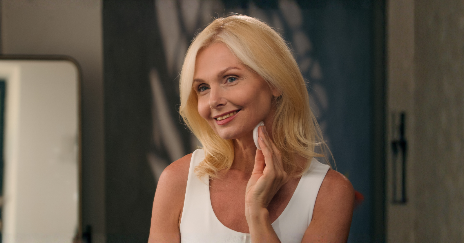 People who look 10 years younger than they are always avoid these 8 common beauty mistakes