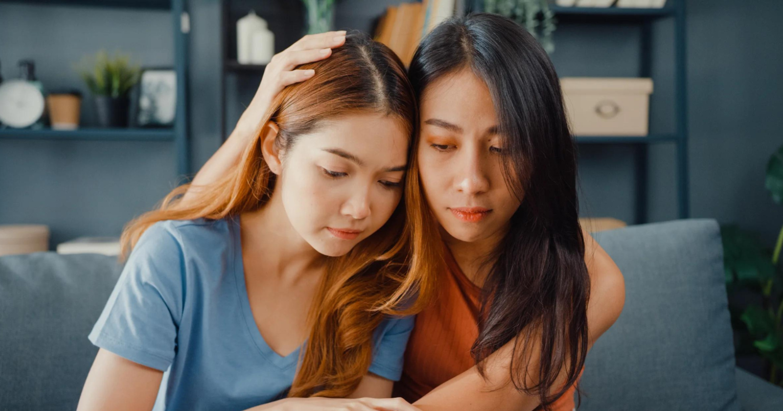 9 signs you’re the “strong one” in your family and it’s slowly destroying you