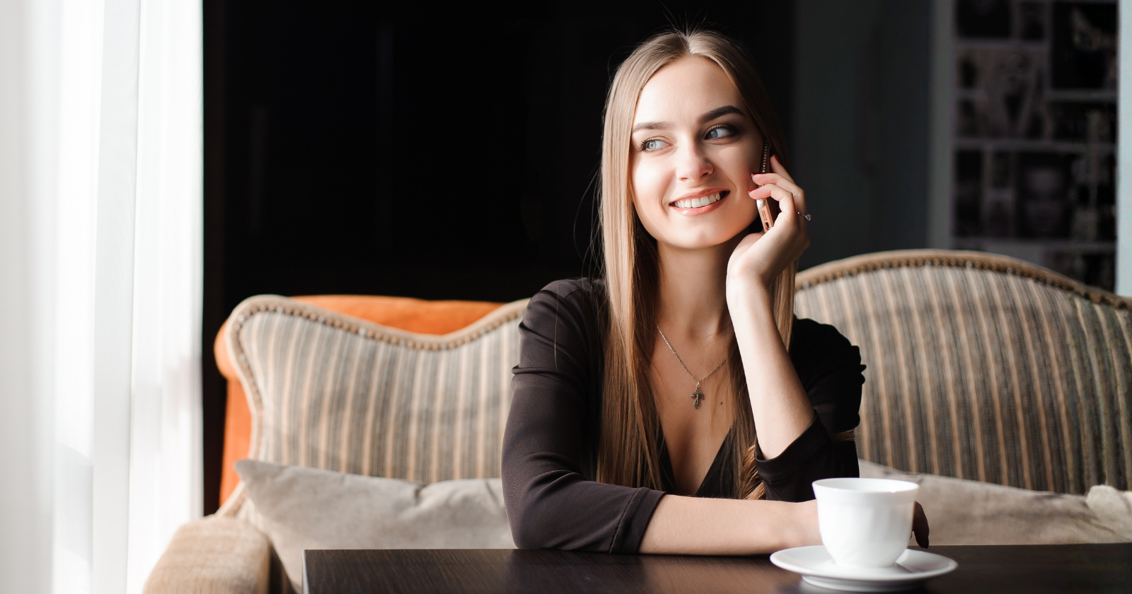 8 subtle signs someone comes from old money (that have nothing to do with what they wear)