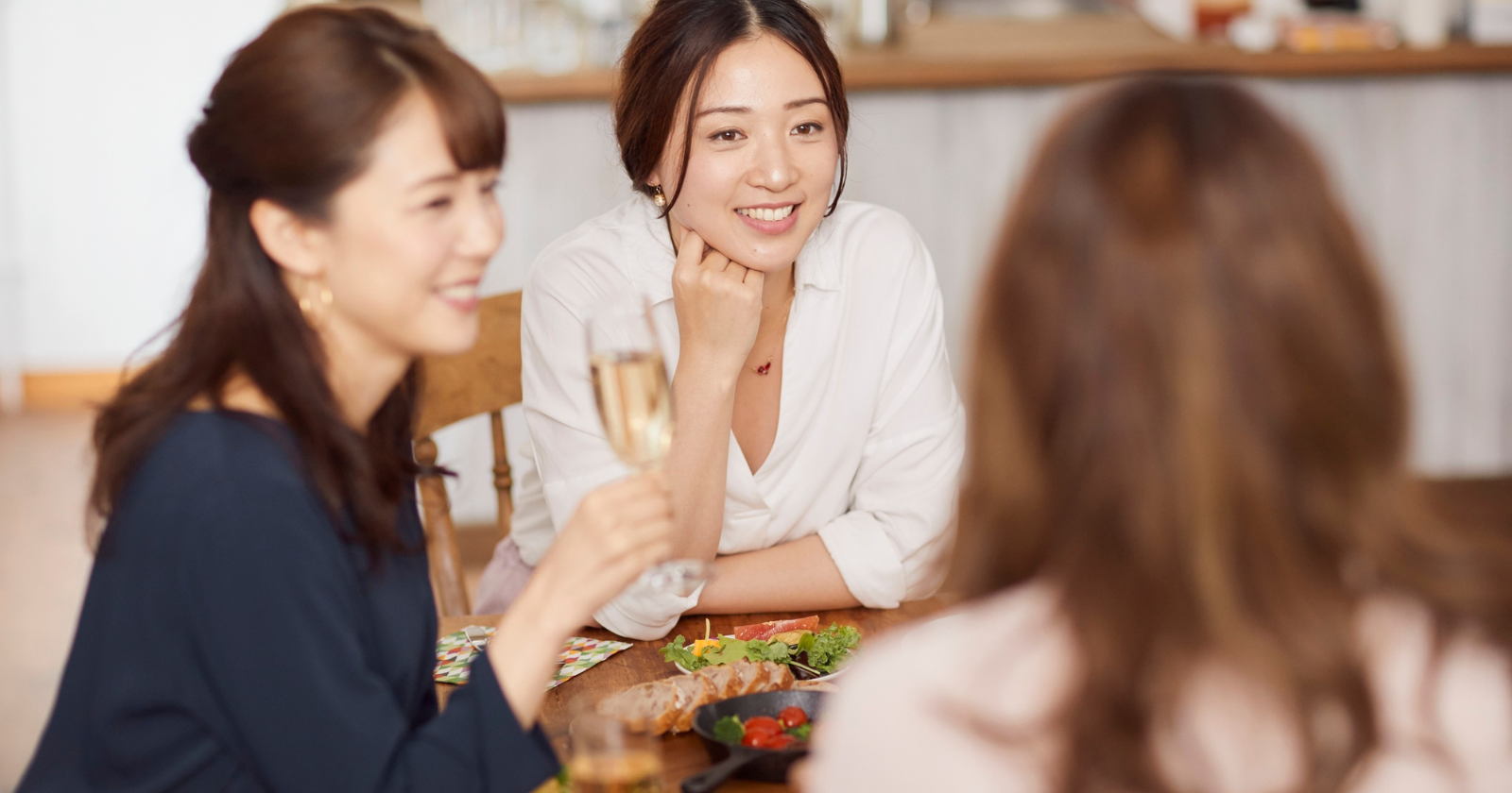 I grew up lower-middle-class and didn’t realize these 9 habits were unusual until I made wealthy friends