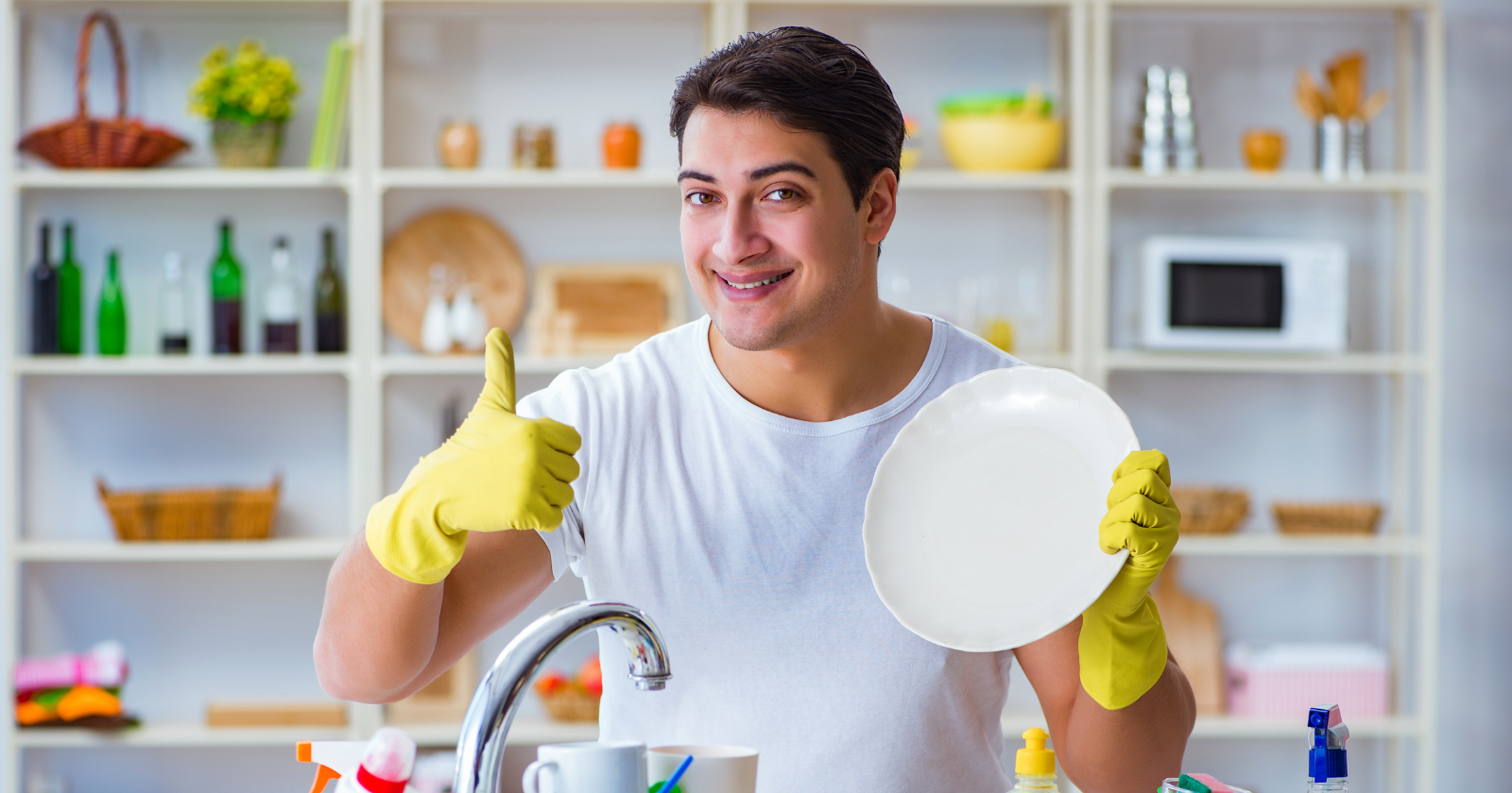 Psychology says people who rinse dishes before putting them in the dishwasher display these 7 traits—and it’s causing more marriage fights than anyone admits