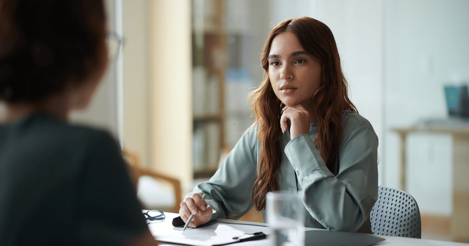 10 things introverts notice about people in the first five minutes that extroverts miss entirely