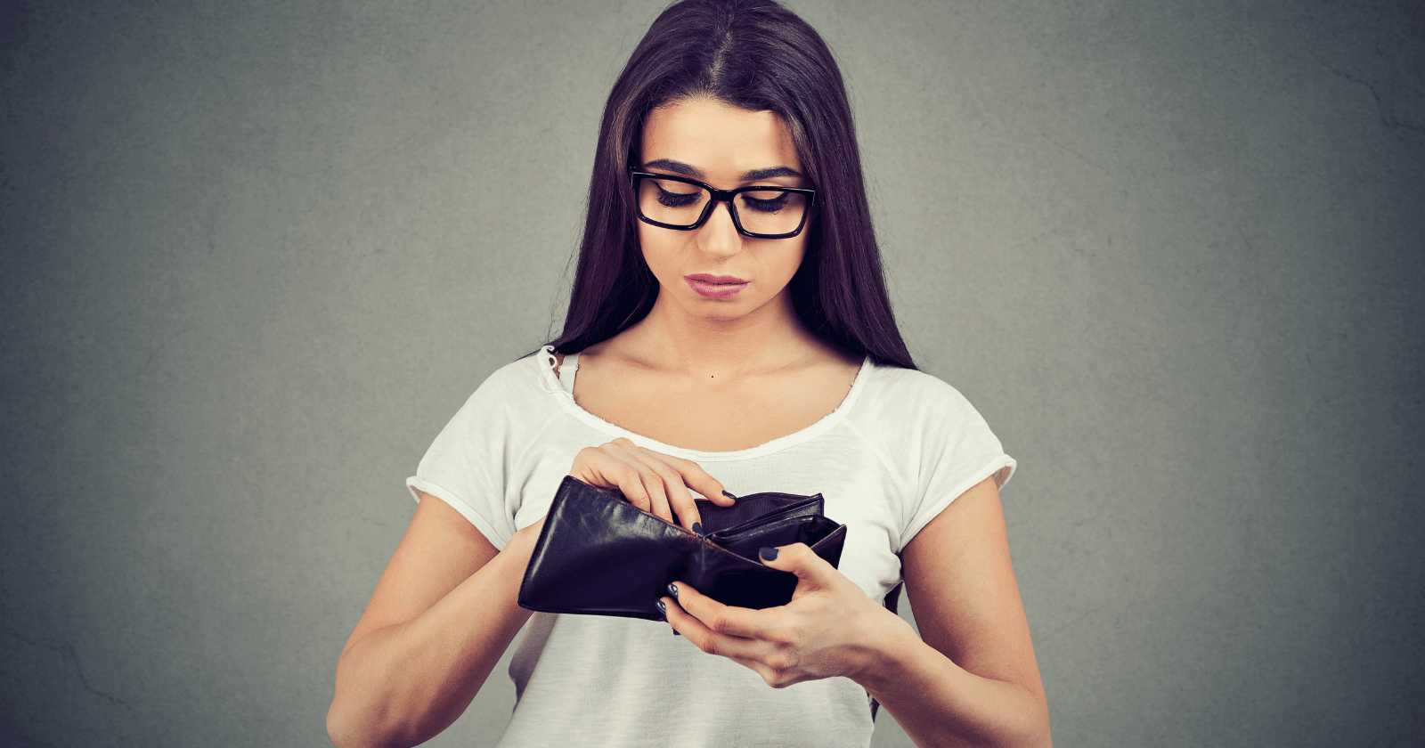 9 things broke people do right after getting paid that wealthy people never waste money on