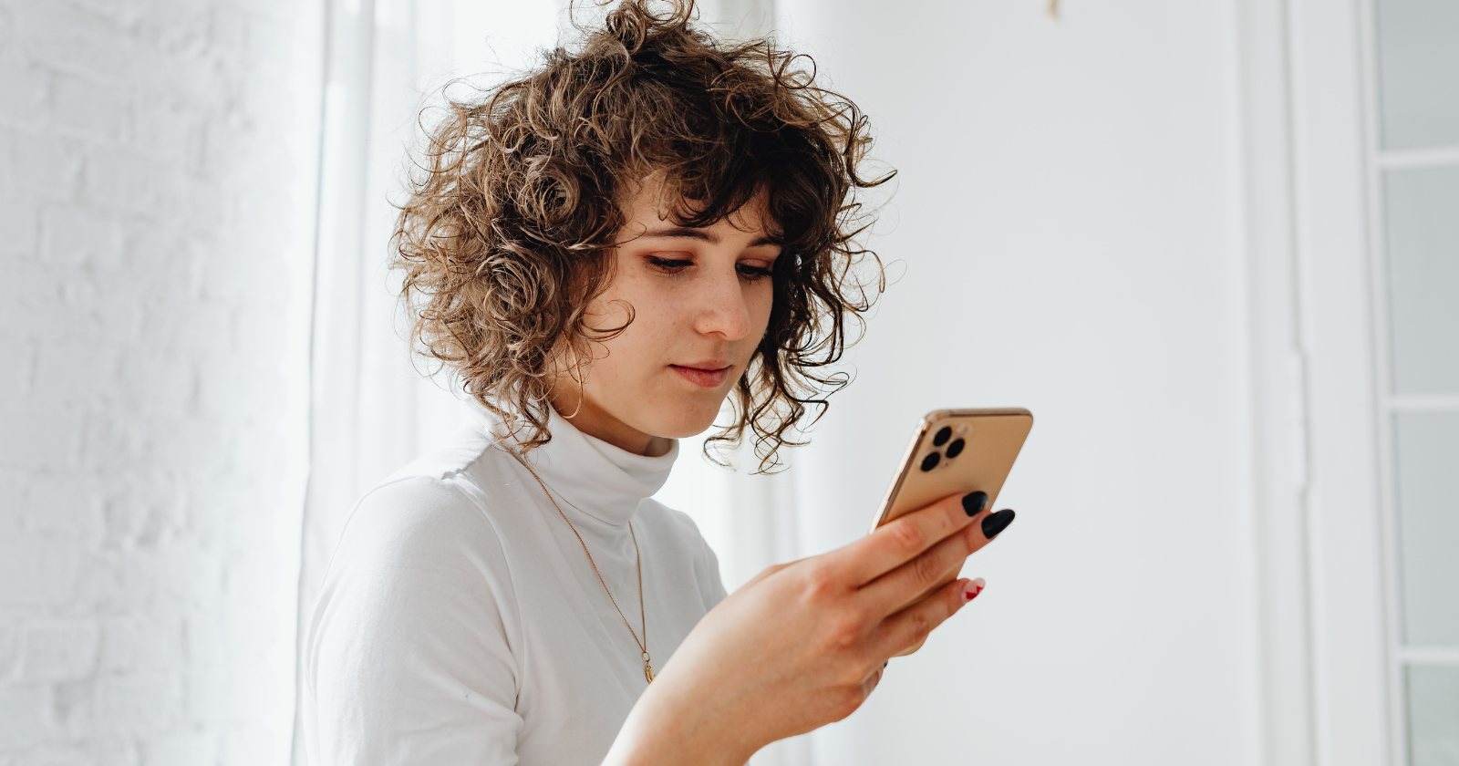 7 things confident people never do on social media that insecure people post constantly - Silicon Canals