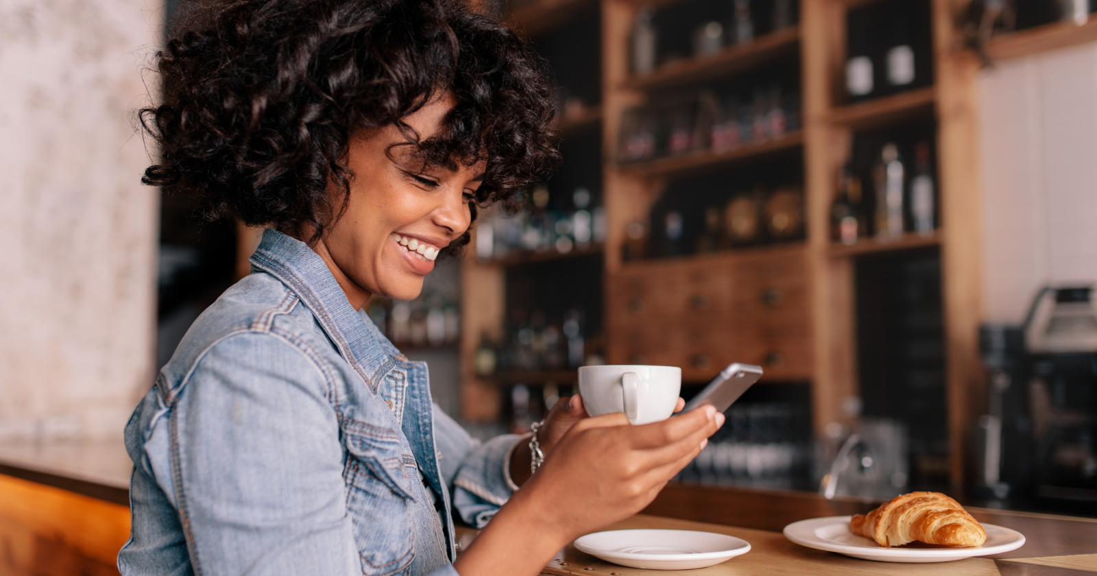 According to psychology, those who endlessly scroll social media but stay completely silent share these 5 traits - Silicon Canals