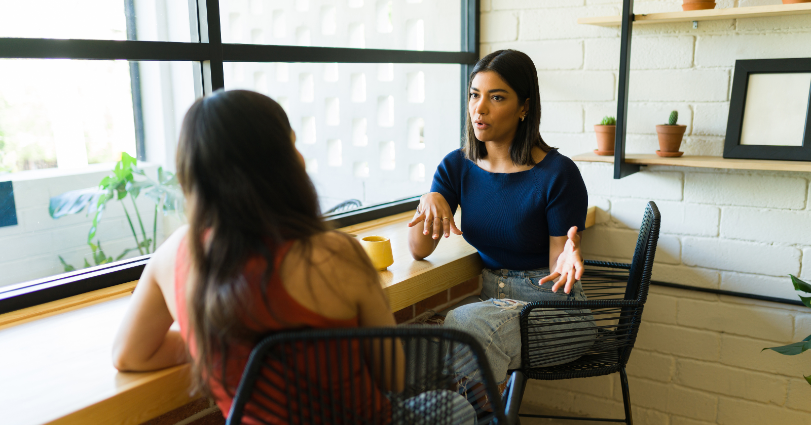 Psychology says people who have a strong personality often use these 8 phrases in conversation