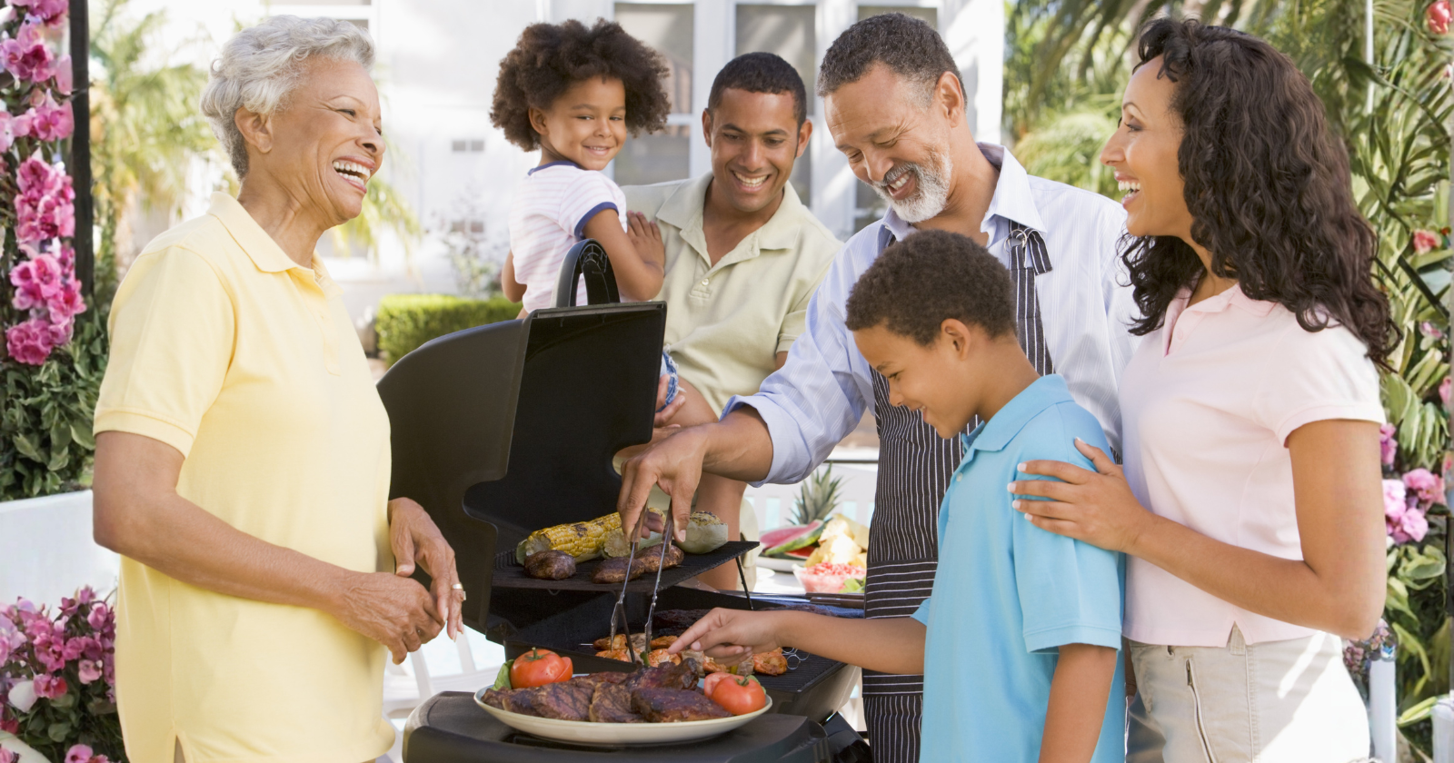 9 weekend rituals from the 60s and 70s that created a sense of togetherness screens have replaced - Silicon Canals