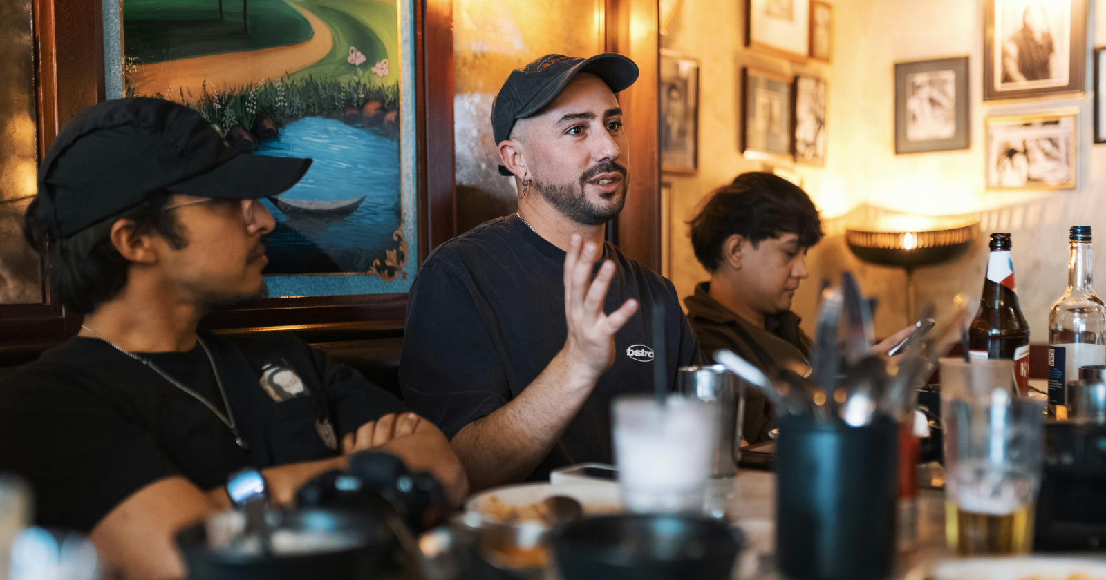 Psychology says if crowded restaurants make you want to leave immediately, you likely have these 7 sensory processing quirks