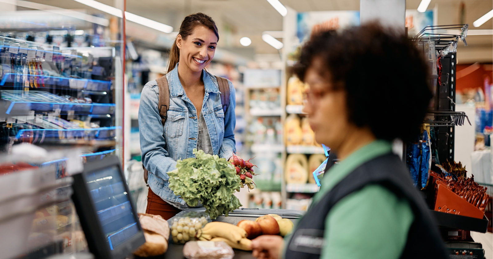 Psychology says people who organize their groceries on the checkout belt a certain way reveal these 8 personality traits cashiers notice immediately - Silicon Canals