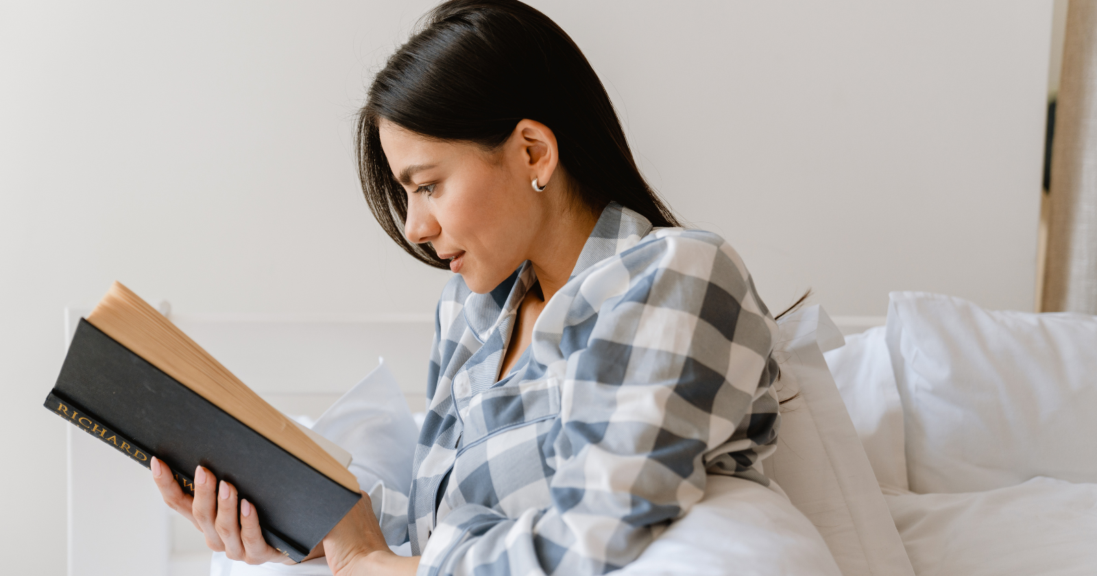 Psychology says people who prefer reading physical books over e-readers display these 8 cognitive traits linked to deeper processing - Silicon Canals