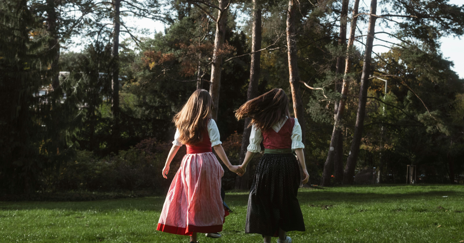 People who grew apart from their siblings often share these 7 invisible childhood wounds - Silicon Canals