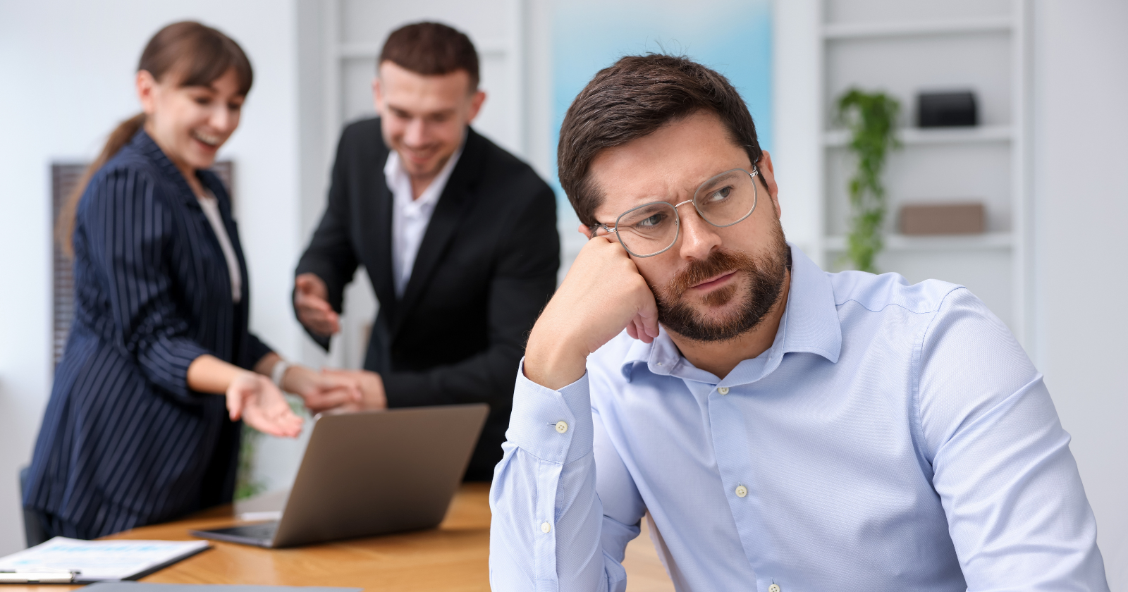 When someone secretly can't stand you, they'll almost always do these 8 things - Silicon Canals