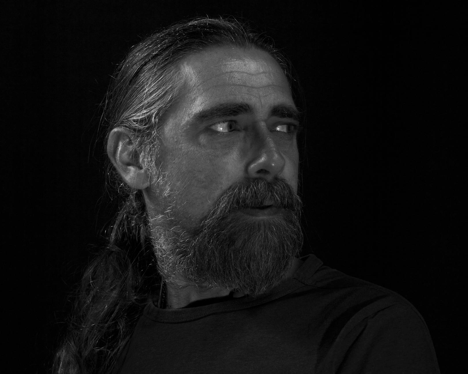 If a man in his 40s suddenly starts going to the gym every day, cooking his own meals, and spending time alone, something important is happening - and it's almost always the opposite of a crisis - Silicon Canals