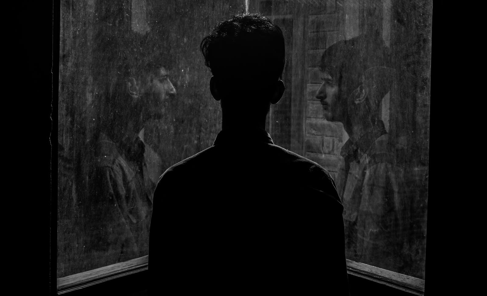 Psychology says people who need to be alone after socializing aren't antisocial, they're returning to the version of themselves that got buried under everyone else's energy - Silicon Canals