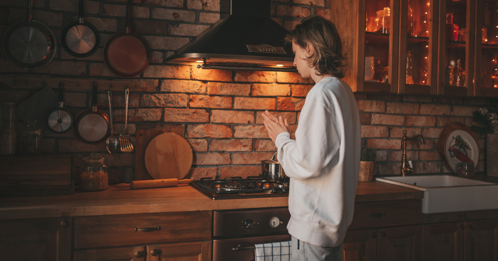 If you still check that the stove is off before leaving the house even when you haven’t cooked today, psychology says you share these 8 traits with people who were the first one in their family everyone counted on to make sure nothing went wrong