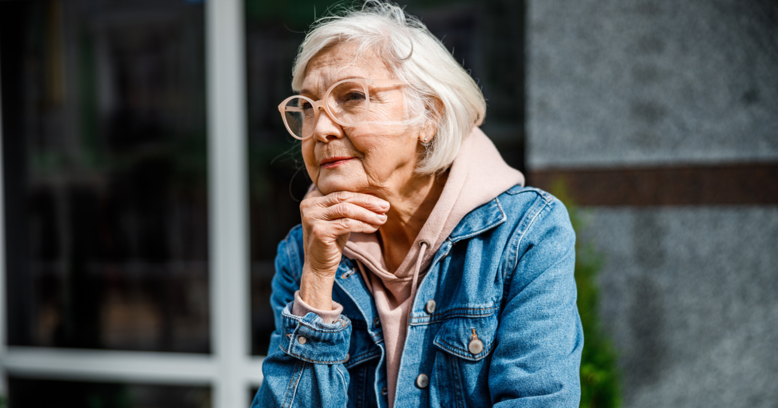 I’ve been putting money into my daughter’s savings account every month for 22 years without telling her — and the plan was always to give it to her when she needed it most, but the thing nobody warns you about secret generosity is that you start to need the secret more than she needs the money