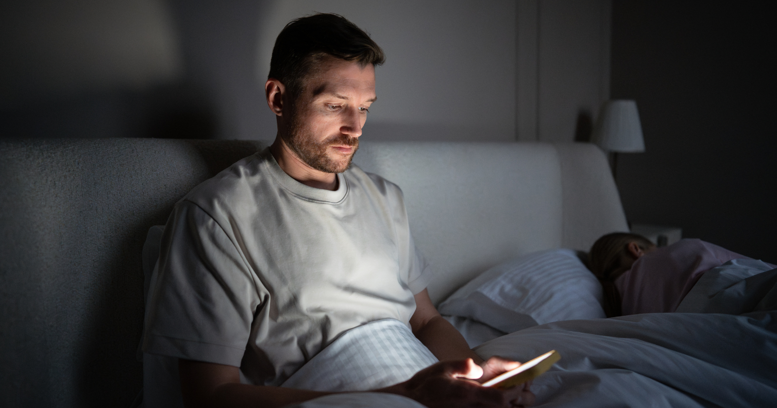 Psychology says the thing most people google at 3 AM reveals more about their deepest unmet need than anything they’d say in a therapy session — and the searches fall into these 6 categories that psychologists say map directly onto unprocessed childhood experiences