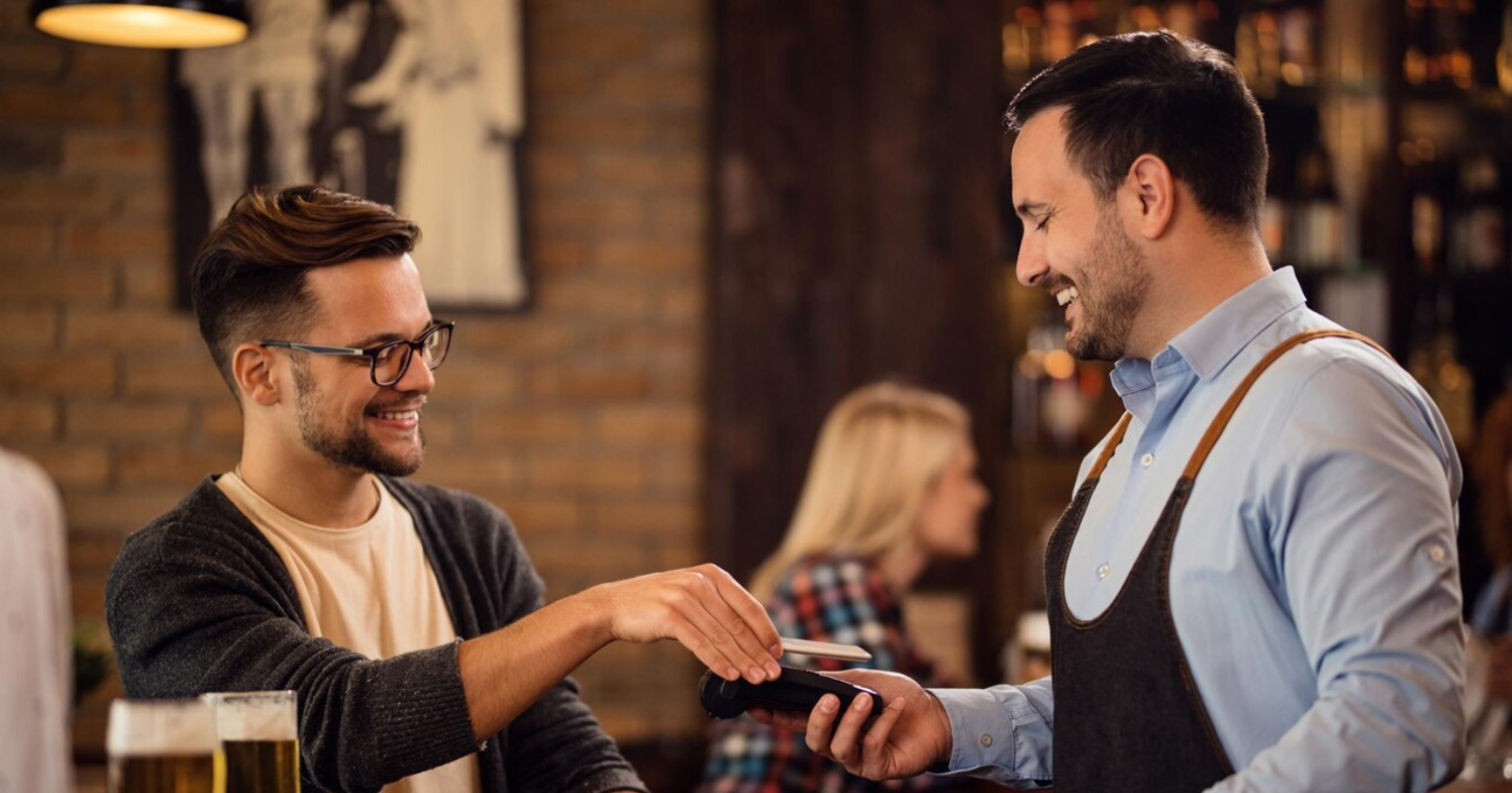 The way someone tips at a restaurant tells you one of 4 things about their childhood - and the two most generous tipping patterns come from completely opposite economic backgrounds for entirely different psychological reasons - Silicon Canals
