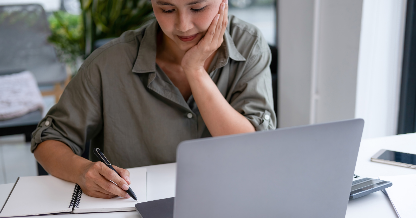 People who keep a paper notepad with them aren't being old-fashioned - they've discovered that some thoughts only become real once your hand has moved across a page - Silicon Canals
