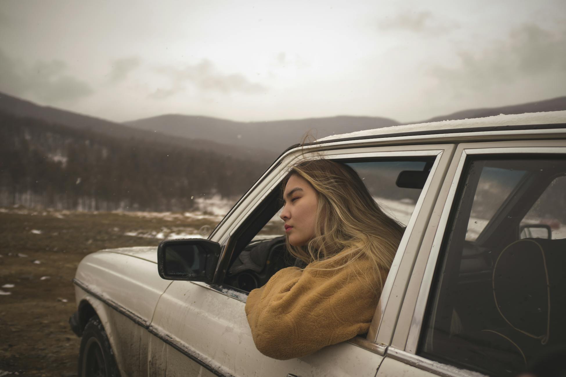 The loneliest people at any gathering are almost never the ones standing alone by the wall. They’re the ones laughing in the middle of the group who will drive home afterward in complete silence and not call anyone about it.