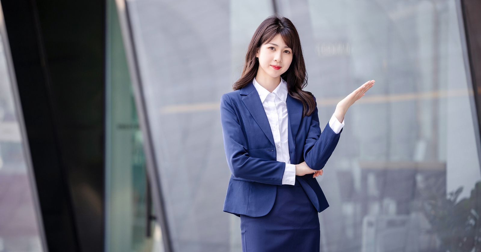 9 quiet signs a woman has class that have nothing to do with money or appearance - Silicon Canals