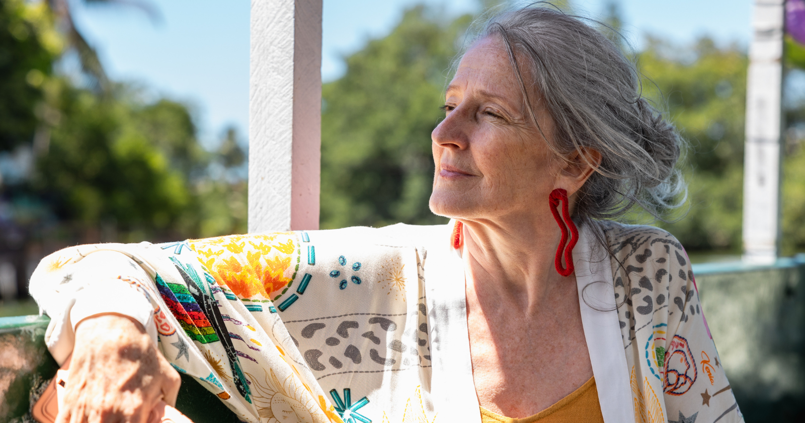Psychology says people who reach midlife with few close friends aren’t always cold or difficult — many spent years being the person everyone leaned on, leaving little room to learn how to need anyone back