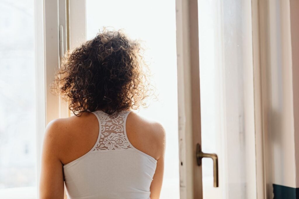 Nobody talks about why some adults find weekends harder than weekdays, and it isn't loneliness or lack of plans, it's that structure was the thing keeping them from noticing how much of their life runs on momentum