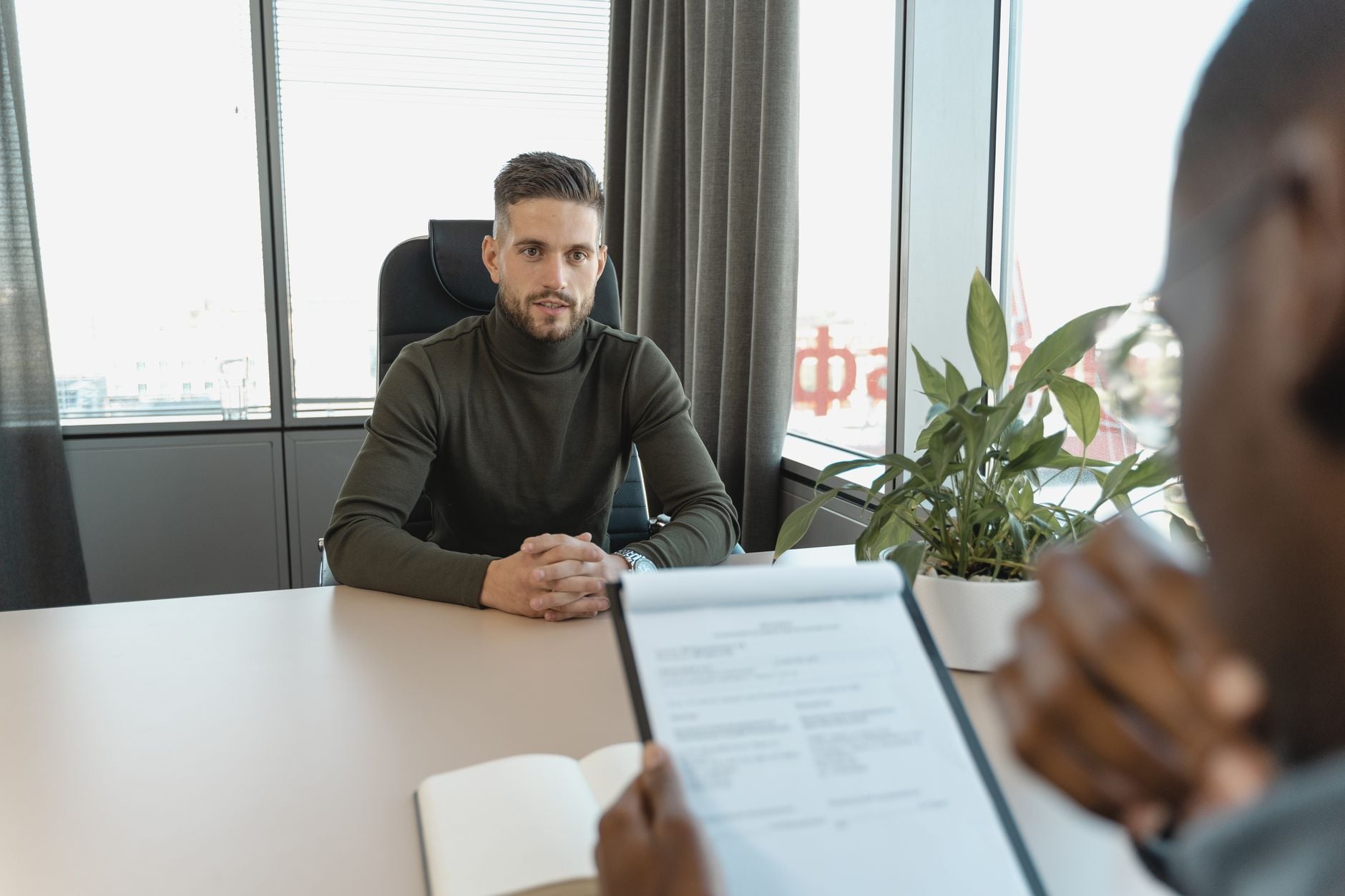 Psychology says people who grew up working class aren't less capable than their higher-class peers in job interviews — they're simply less overconfident, and overconfidence is what interviewers keep mistaking for competence
