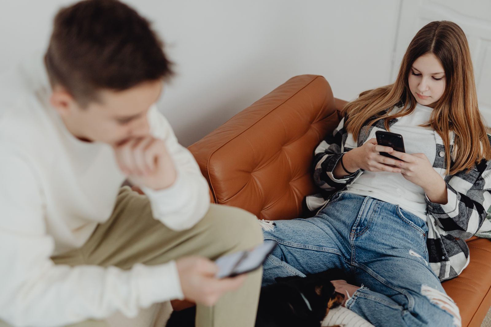 teenagers smartphones london