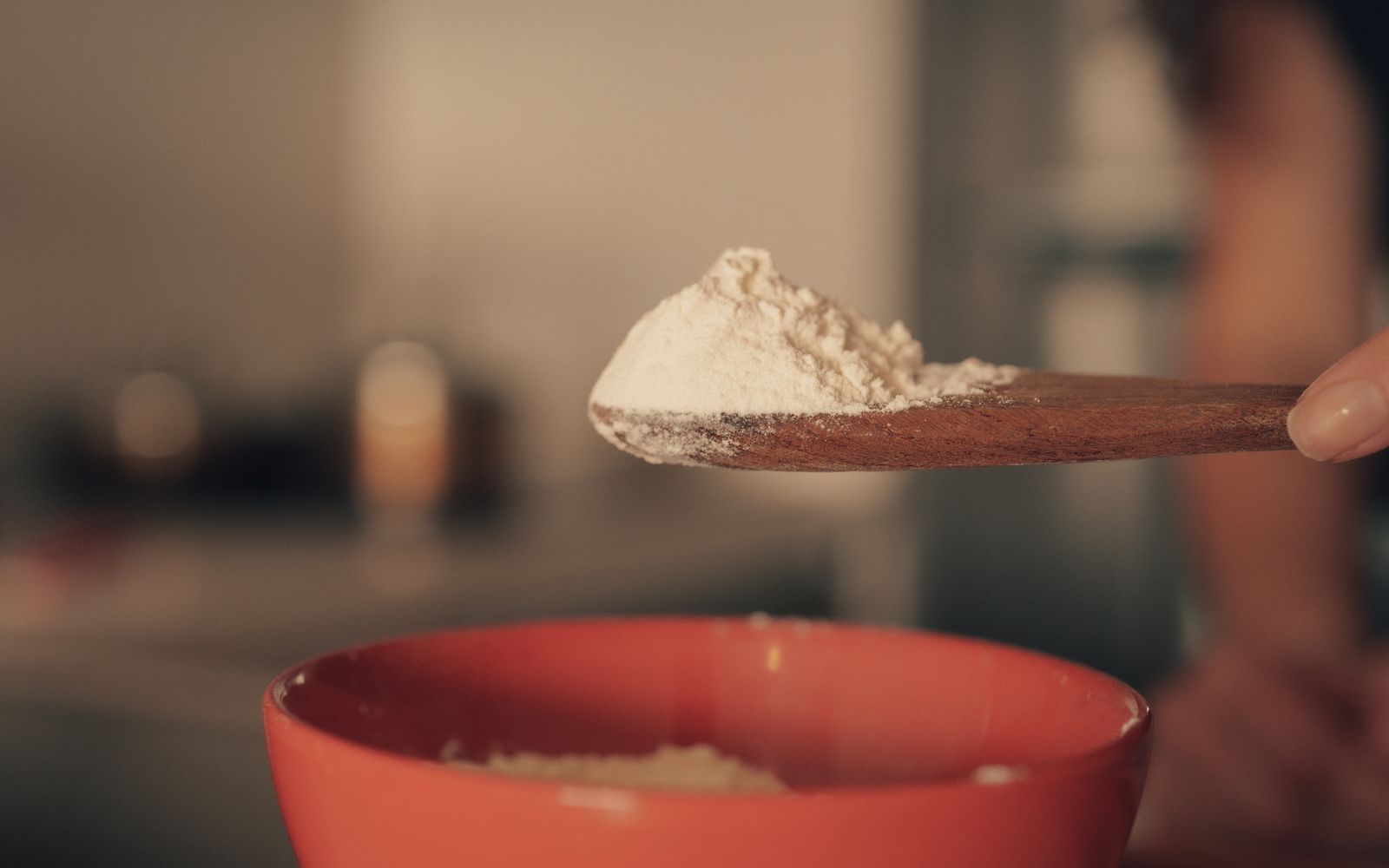 creatine powder scoop