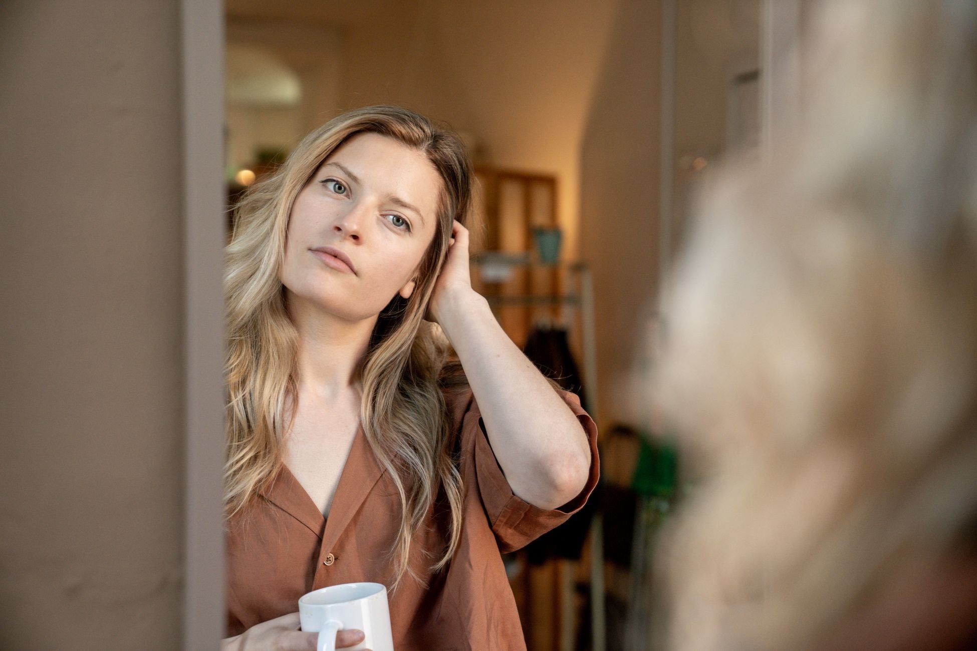 When psychologists asked people to log what they were doing hour by hour, roughly 43 percent of daily behaviour turned out to be habit — done in the same place while the mind was somewhere else entirely