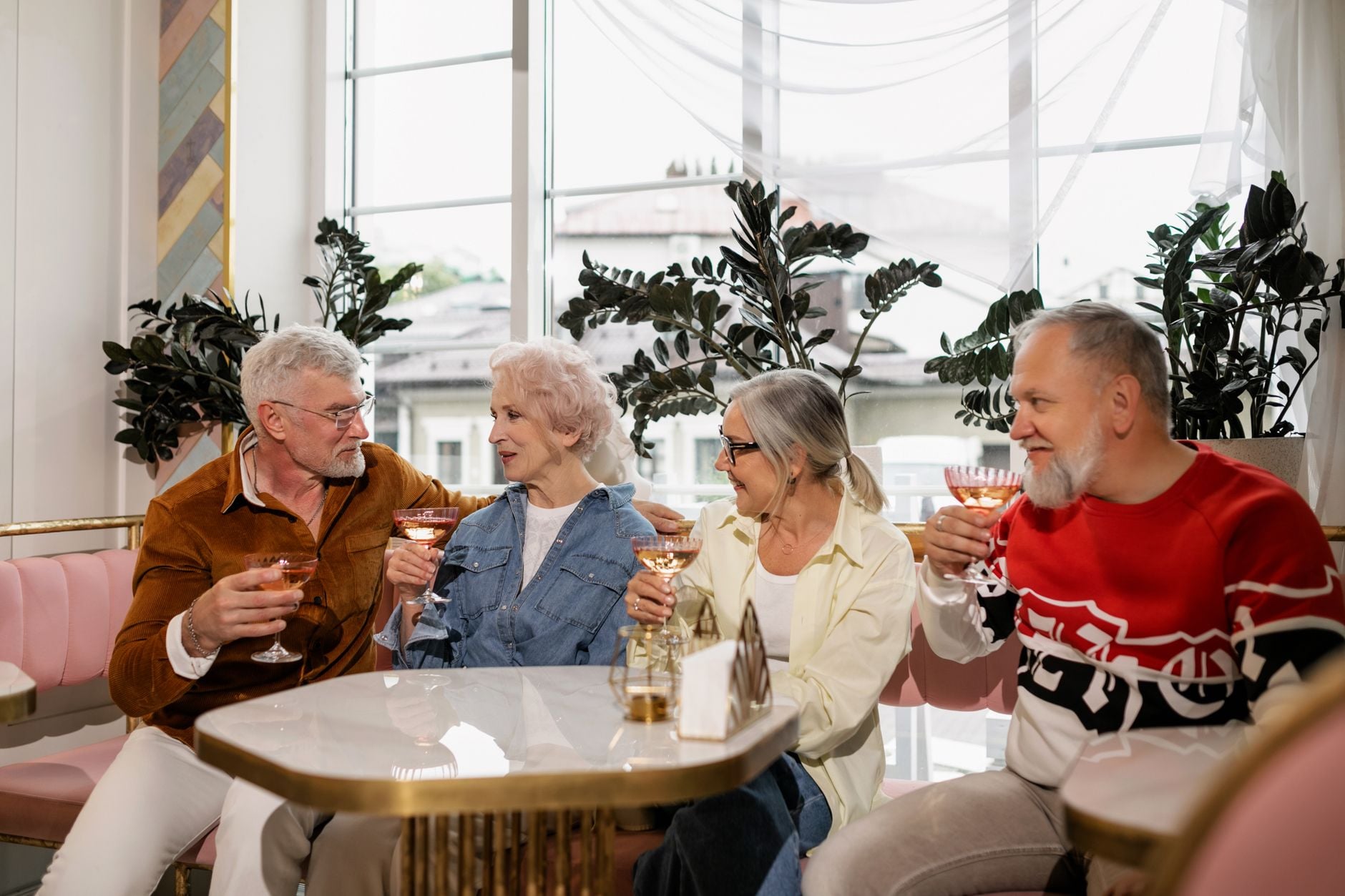 Research suggests that feeling old is not determined only by the mirror, the joints or the birthday. It can arrive through something more social: the first time a room continues talking while you are still speaking.