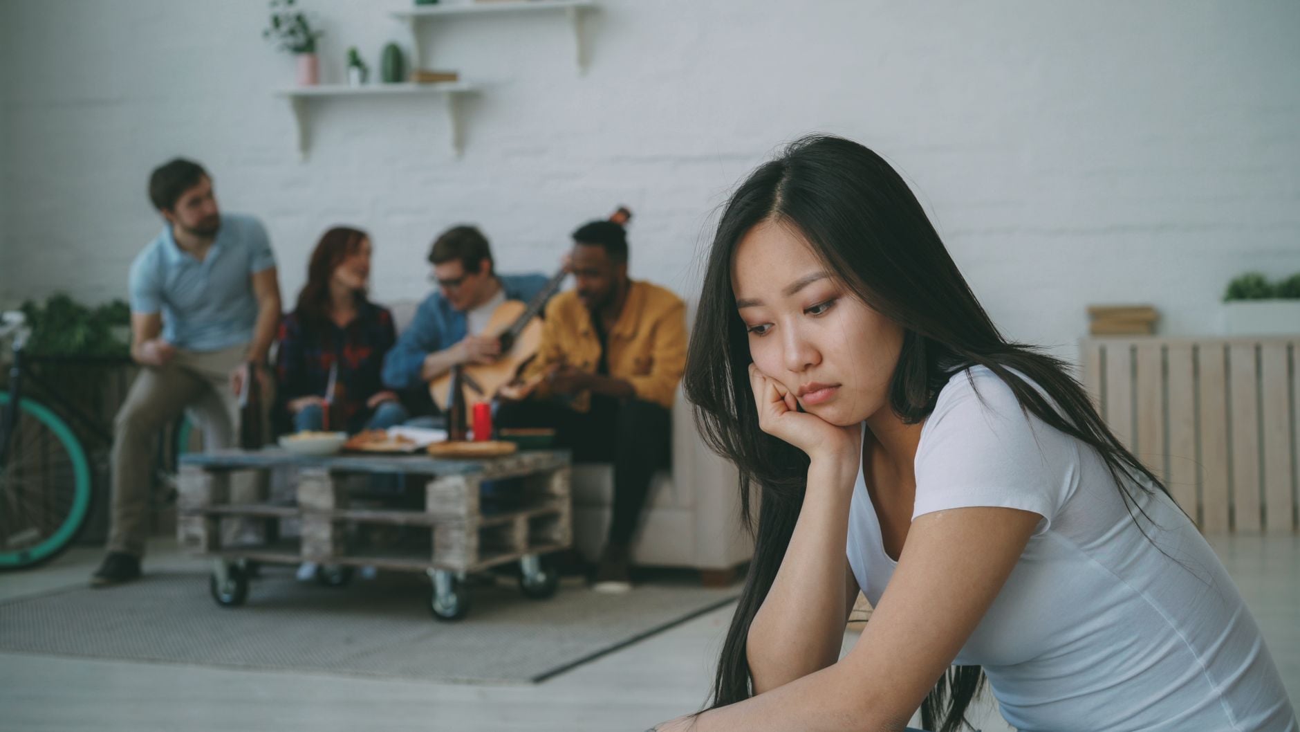 Psychology says the reason attractive, kind people sometimes have no close friends isn’t a personality flaw — it’s that they’ve often spent their whole lives being chosen for what they provide rather than loved for who they are