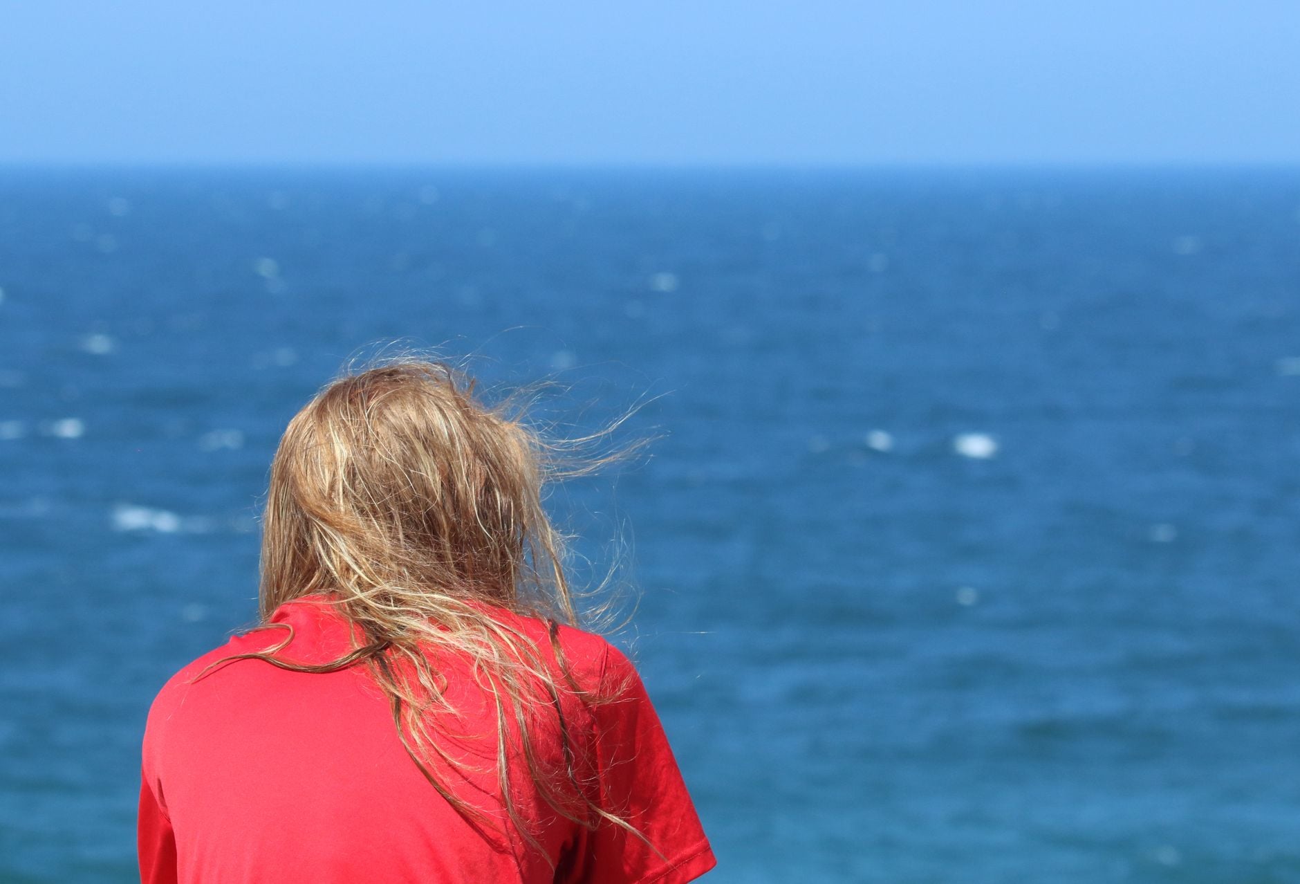 Psychology says people who feel emotionally lighter within minutes of arriving at the ocean aren’t imagining it — studies show that simply looking at water can lower blood pressure and slow the heart rate in less than two minutes, before a single wave has been heard.