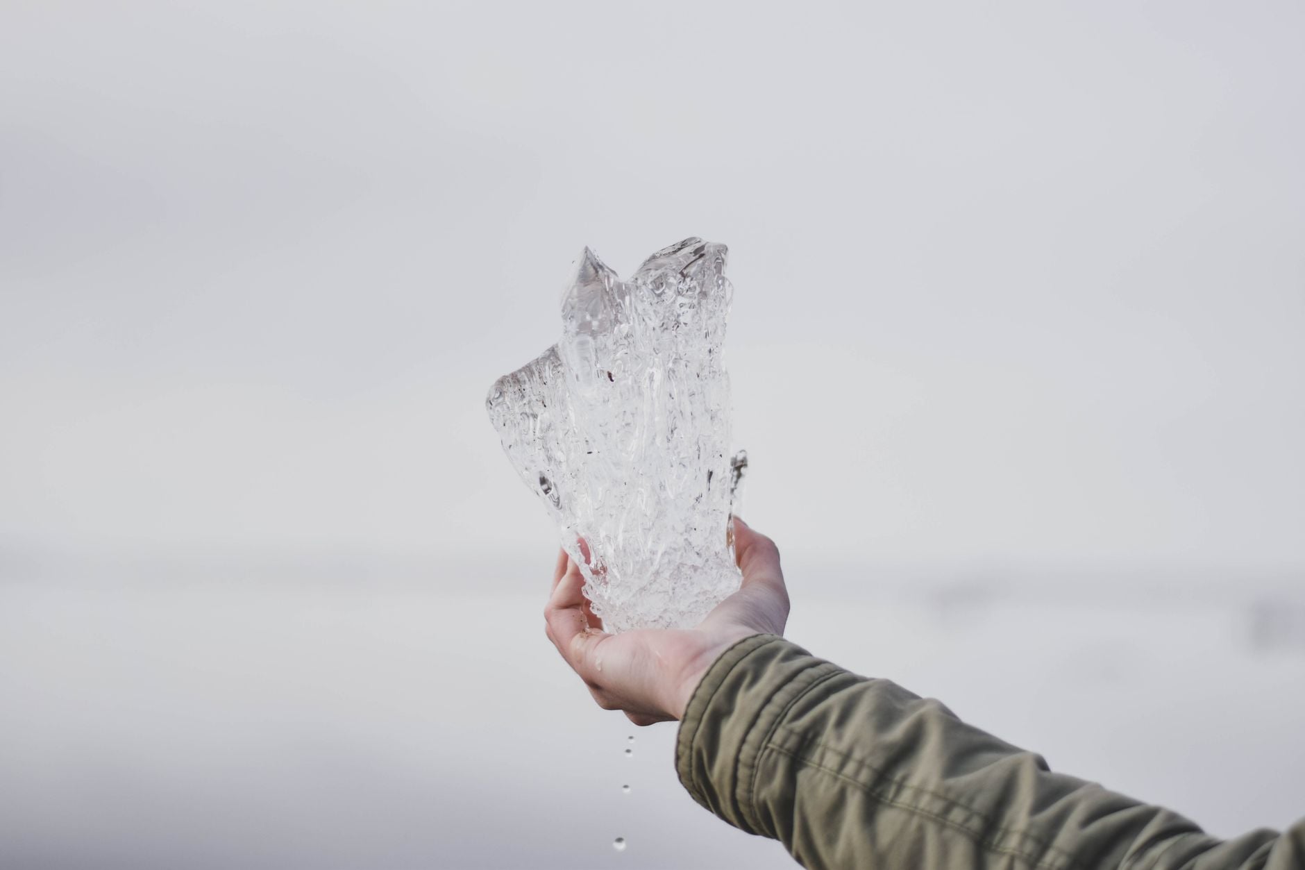 Why Your Brain Lies About Pain: The Peak-End Rule and What It Means for UX, AI Design, and Digital Experience
