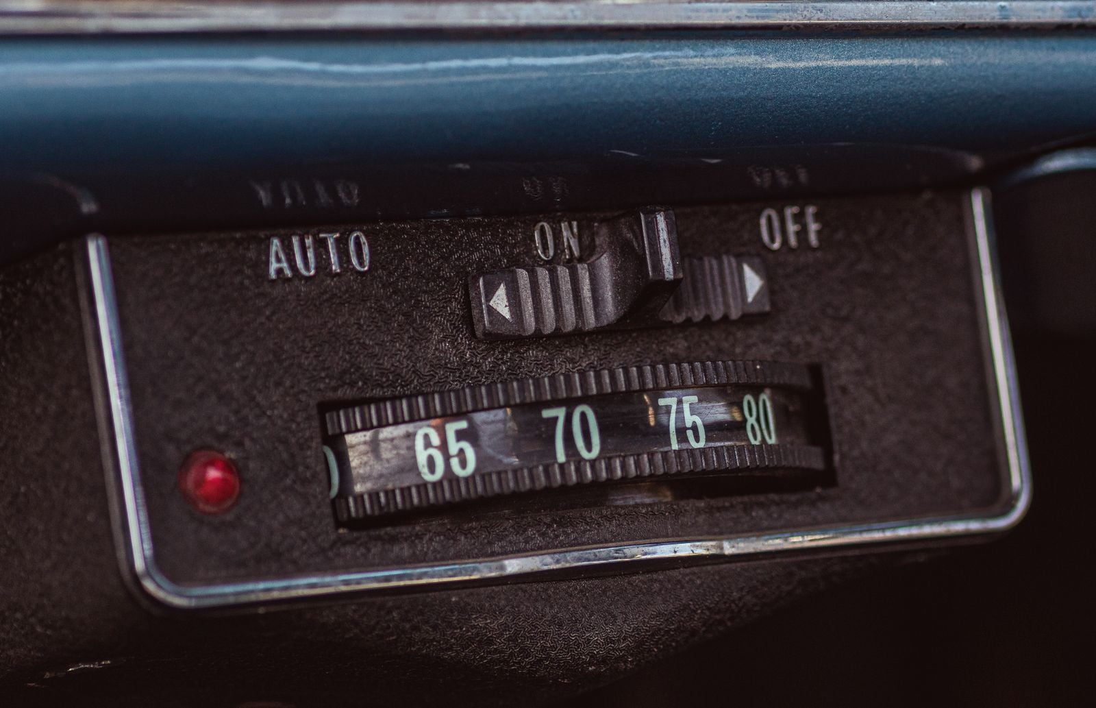 vintage thermostat dial