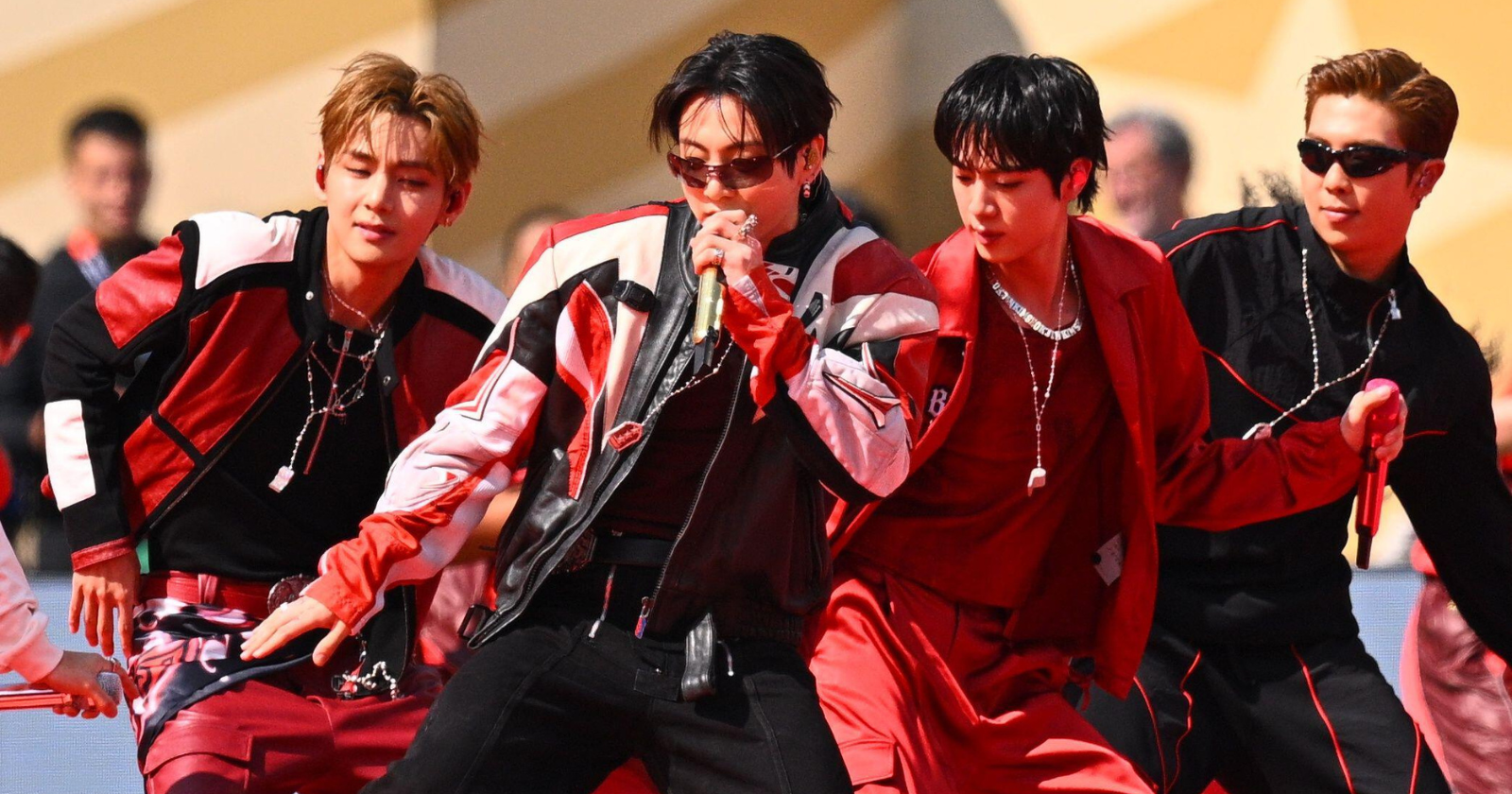 BTS spent years building one of the most devoted fanbases on Earth, but one backstage photo in Toronto changed the mood overnight: RM and J-Hope beside Chris Brown, and many ARMY suddenly forced to decide where loyalty ends