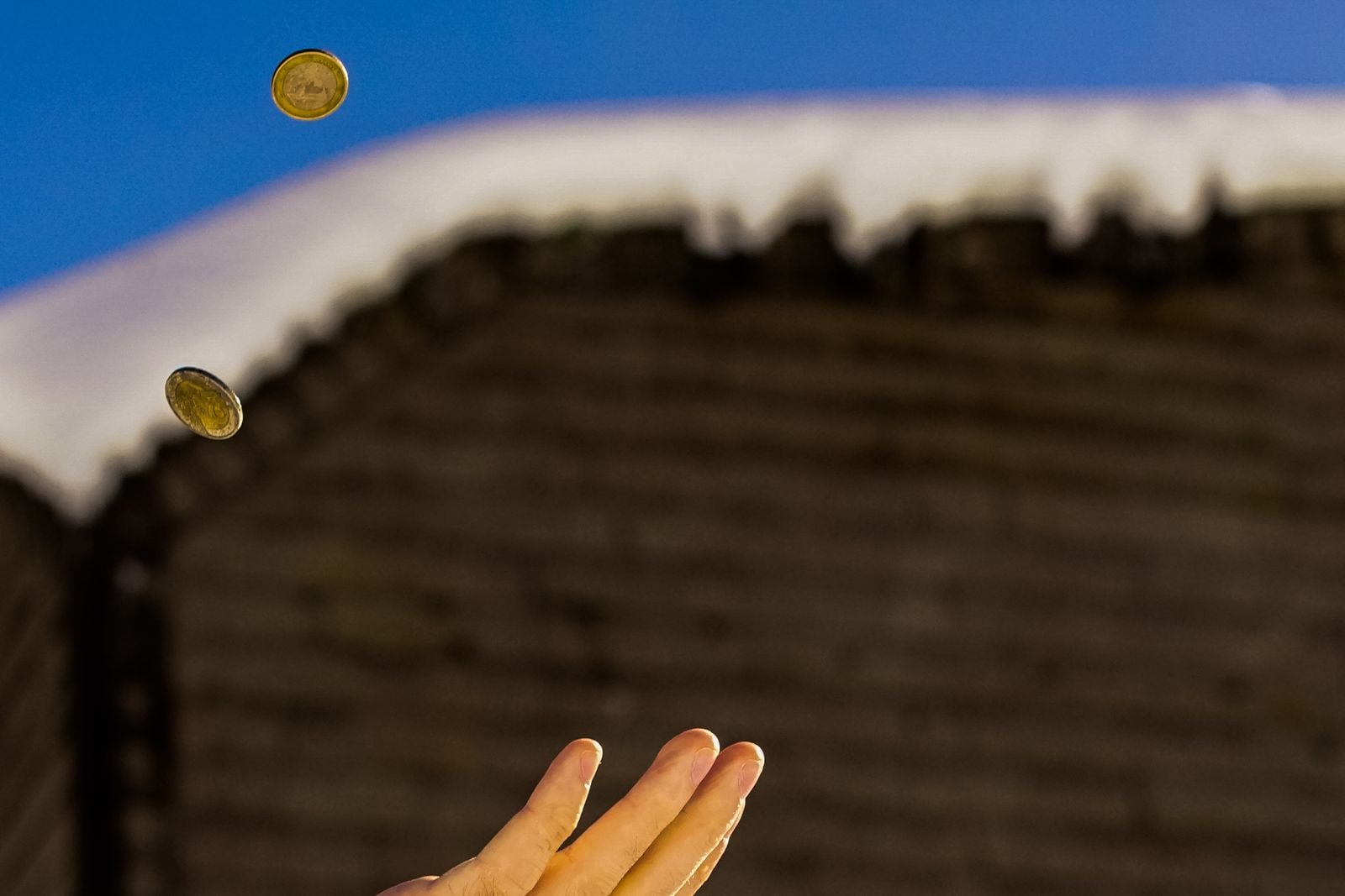 Steven Levitt ran an experiment with more than 20,000 coin tosses over decisions people could not make, and the ones the coin told to make the change were happier six months later: his conclusion is that people may be excessively cautious about life-changing choices