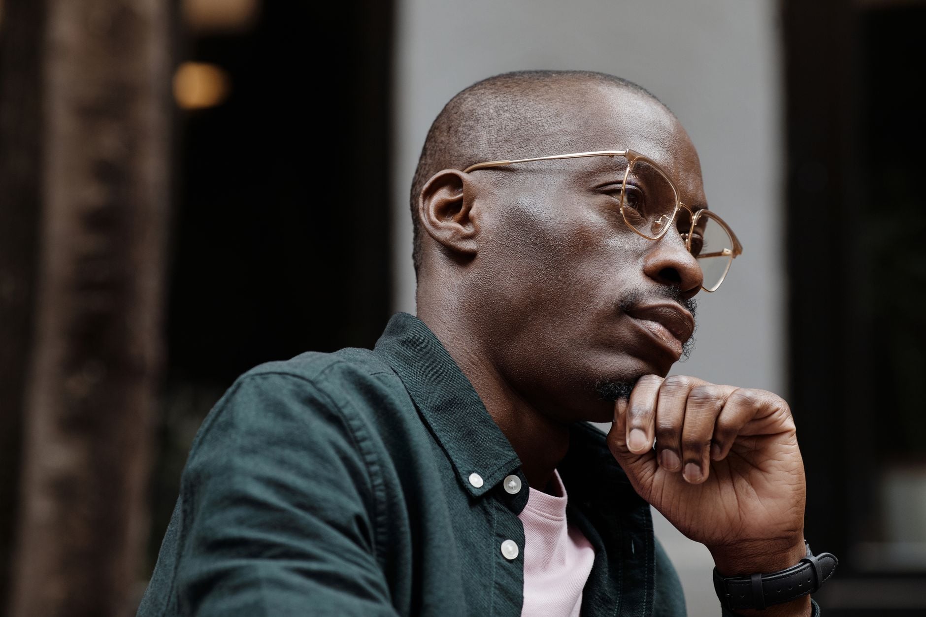 The lists promising that certain habits prove your mind works on a deep level get one thing right and one thing wrong: there is a real, measurable trait behind deep thinking, but the flattering format is exactly what makes it feel true for nearly everyone