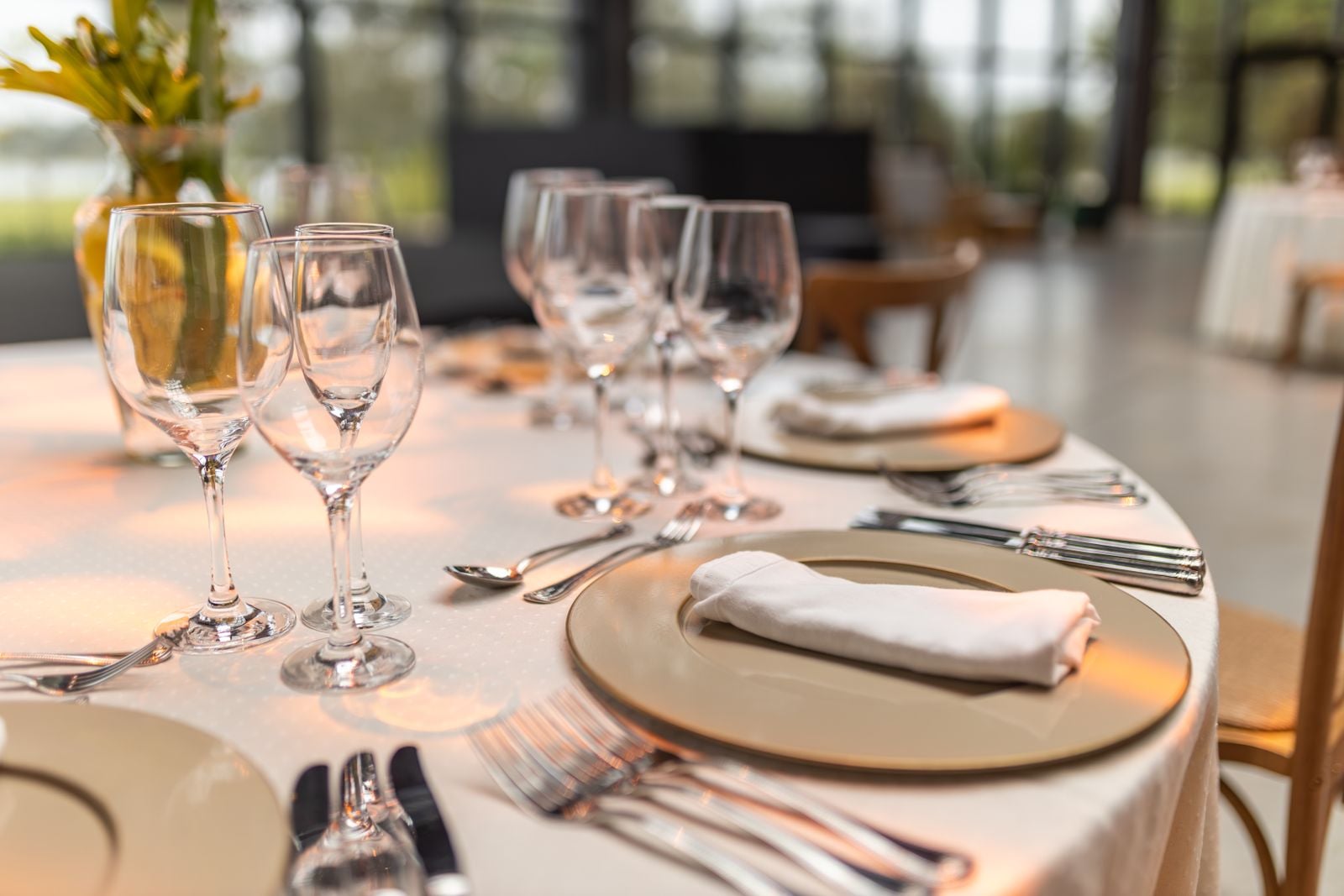 Strangers who watched sixty seconds of silent footage guessed people's income and social class better than chance: the dining habits we read as 'poor' are learned codes, judged fast and often wrongly