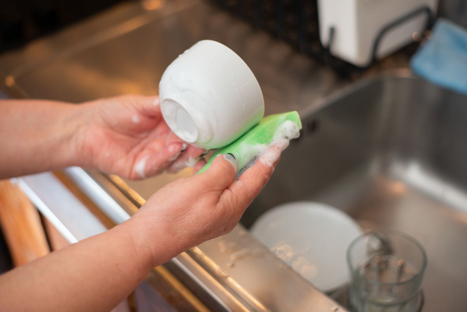 hands washing dishes