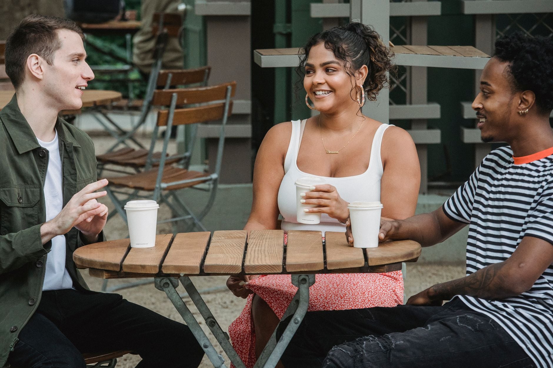 Happier people’s minds seem to return to friends before money — across the US, UK, and South Korea, their spontaneous thoughts were more closely tied to friendship, and those thoughts predicted when they would choose relationships over financial gain