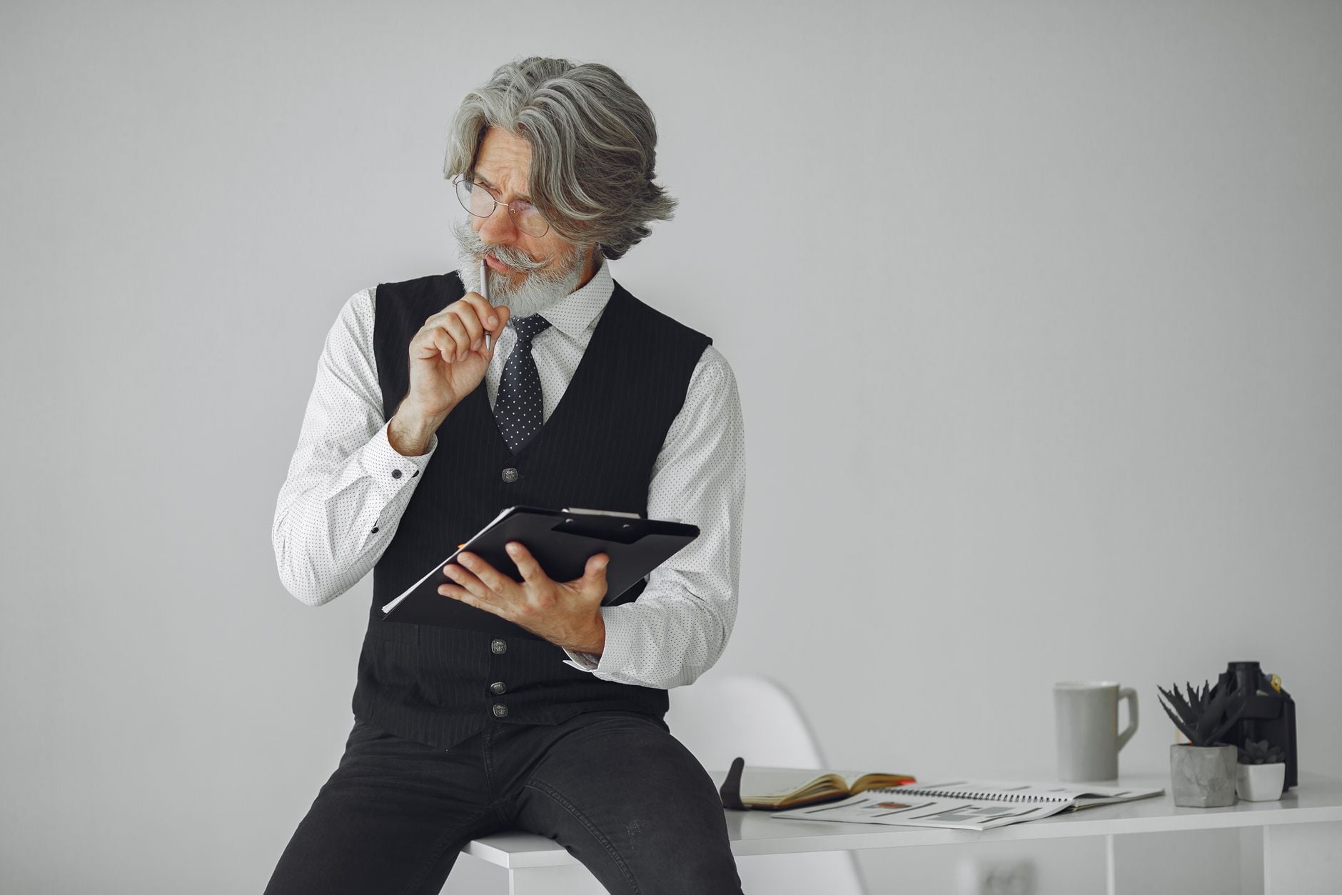 Psychology says people who struggle most in retirement aren't lazy or directionless, they're often the ones who put their entire identity into a career for 40 years, and nobody warned them that the job title was doing most of the psychological heavy lifting