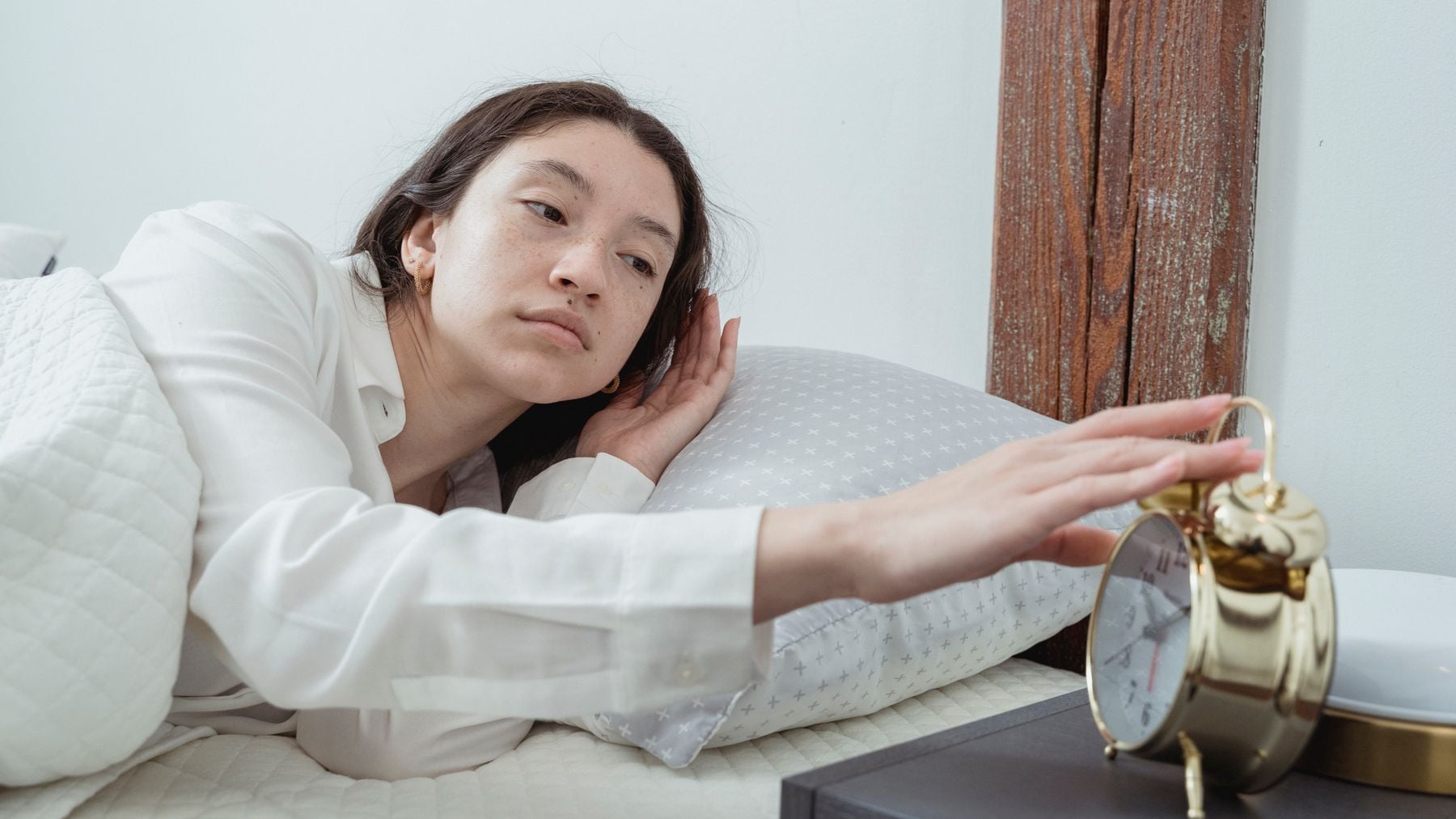 Morning people really do report being happier than night owls, according to a University of Toronto study — possibly because society is built around their body clocks, while night owls live with a kind of permanent “social jet lag.”